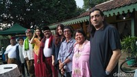 Kira-kira siapakah yang paling teringat dan membuat Anda rindu saat menyaksikan film ini? Mahardian Prawira Bhisma/detikHOT