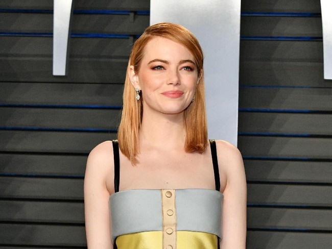 Emma Stone mengaku tidak pernah menonton film Easy A, di mana dia yang jadi bintang utamanya. Aku belum pernah menontonnya. Tidak, aku pernah lihat (tapi cuma) beberapa adegan. Siapa sih yang mau nonton diri sendiri selama itu? kata Emma, seperti dikutip dari People. Foto: Getty Images