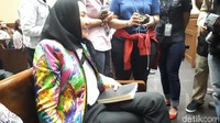 Menurut Rita, uang tersebut merupakan hasil jual beli emas (Foto: Faiq Hidayat/detikcom)