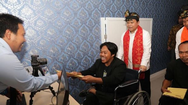 Di Ruang Ramah HAM akan ada petugas khusus yang melayani pemohon paspor