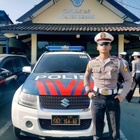 Pria yang masih menempuh pendidikan sebagai taruna di Akademi Kepolisian ini memang memiliki wajah yang rupawan.  Foto: Instagram