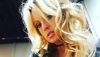 Dengan gugatan ini, Daniels meminta pengadilan menyatakan kesepakatan tutup mulut itu tidak sah dan tidak bisa diberlakukan. Belum ada komentar dari Gedung Putih soal gugatan hukum ini. (Foto: Instagram Stormy Daniels)