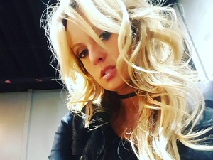 Bintang Porno Akan Rilis Buku Tentang Perselingkuhan dengan Trump