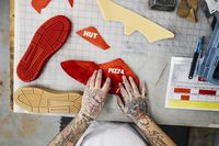 Makin Keren, Pizza Hut Kembali Rilis Sneakers Canggih untuk Pesan Pizza