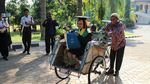 Foto: Becak Ayah Membawa Raeni Keliling Dunia