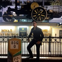 Ia pun cukup populer di media sosial dan mempunyai pengikut 15 ribu lebih di akun Instagramnya. Foto: Instagram