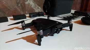 DJI Mavic Air memiliki kemampuan 3 axis gimbal sehingga bisa meredam guncangan. (Foto: detikINET/Moch Prima Fauzi)