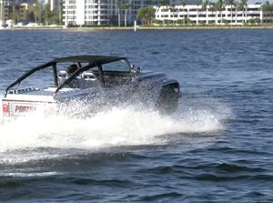Mobil Antibanjir Nih, Bisa Berubah Jadi Speedboat Dalam 15 Detik