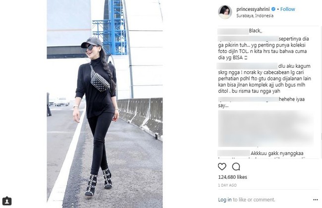 Syahrini memamerkan foto di Instagram saat dia berpose di lokasi yang tak biasa yaitu pinggir jalan tol. Fotonya ini mengundang protes. Dia dianggap melakukan pemotretan tersebut tanpa izin pengelola tol dan dapat membahayakan dirinya dan orang lain. Selain Syahrini berikut deretan artis lainnya yang fotonya juga mendapat kritikan. Foto: Dok. Instagram/princessyahrini
