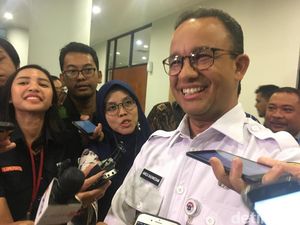 Anies Cek Staf Soal Telepon Penderekan Mobil Ratna Sarumpaet