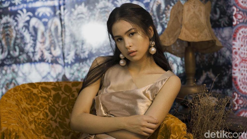 Menawannya Maudy Ayunda saat Pemotretan Celeb of The Month Bulan Ini