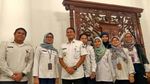 Ekspresi Sandiaga Uno Disuntik Vaksin Difteri