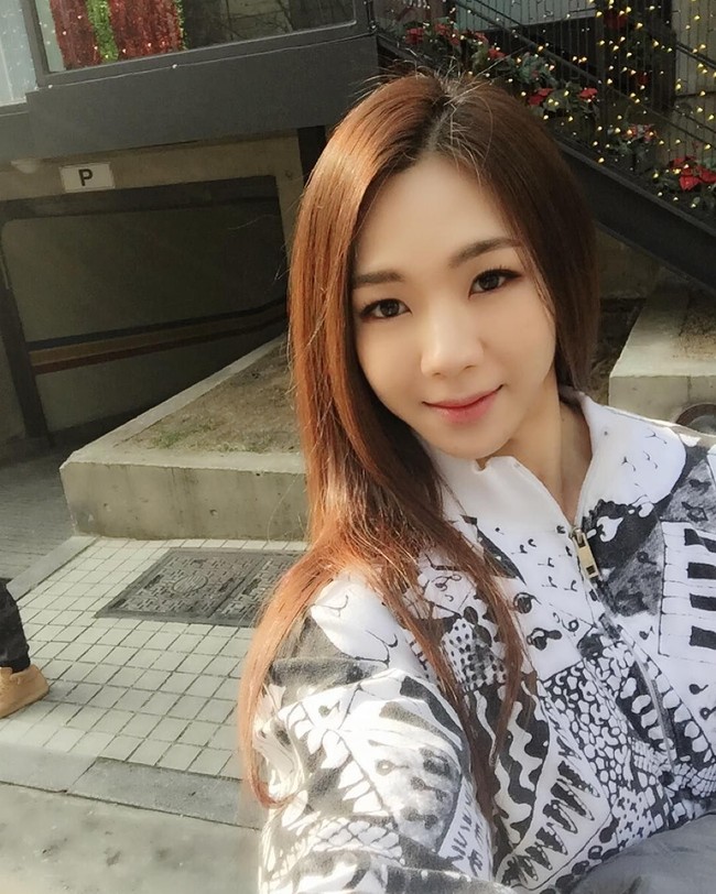 Jika mengenakan pakaian tertutup, tentu kamu tak akan menyangka di balik wajahnya yang menawan ini terdapat tubuh kekar dan berotot. Foto: Instagram