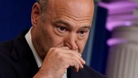 Penasihat Ekonomi Gary Cohn mengundurkan diri pada 6 Maret lalu. Cohn mundur dari posisinya sebagai Direktur Dewan Ekonomi Nasional Gedung Putih untuk memprotes kebijakan Trump menetapkan tarif tinggi untuk impor baja dan aluminium. Cohn pernah menjadi pejabat eksekutif pada Goldman Sachs, perusahaan finansial multinasional. Foto: REUTERS/Yuri Gripas/File Photo