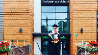 Selepas dari Unnes, Raeni melanjutkan pendidikannya di program Magister of Science in International Accounting and Finance Birmingham University di Inggris. Foto: Dok Pribadi Raeni