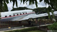 Ketika kemerdekaan berhasil direbut, warga menyambutnya dengan suka cita. Saat ada ajakan untuk patungan membeli pesawat, masyarakat tanpa ragu untuk menyumbang. Berdasarkan ingatan Kakek Sandang, di kampungnya cuma sekali dibuat ajakan untuk menyumbang. Tiga hari berselang, dana terkumpul.