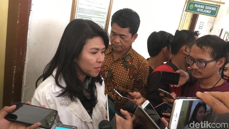 Sidang Gugatan Cerai, Pendeta dan Surat Ahok-Vero Dihadirkan Sidang Gugatan Cerai, Pendeta dan Surat Ahok-Vero Dihadirkan
