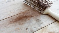 Jika melihat foto ini, orang dengan chaetophobia mungkin akan merasa jijik. Ya, pengidap fobia ini akan sebal jika melihat banyak helaian rambut rontok bertebaran atau menggumpal di saluran air. Foto: Thinkstock