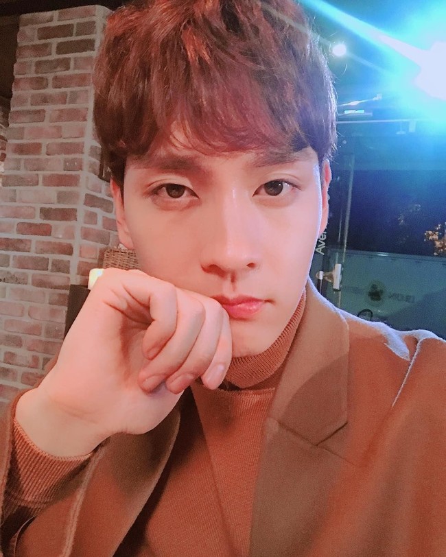 Seperti Park Shin Hye, Choi Tae Joon juga seorang aktor drama. Choi Tae Joon terakhir bermain serial Suspicious Partner. Dalam drama tersebut, Tae Joon bermain sebagai pengacara. Foto: Instagram Choi Tae Joon