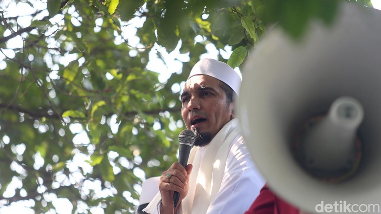 FPI Jelaskan Khilafah Islamiyah dalam AD/ART yang Disorot Tito FPI Jelaskan Khilafah Islamiyah dalam AD/ART yang Disorot Tito
