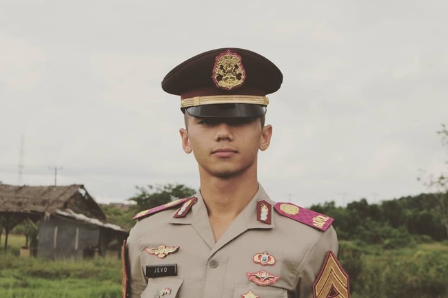 Postingan foto-foto Jevo di akun Instagramnya itu pun dibanjiri komentar yang memuji ketampanannya. Foto: Instagram