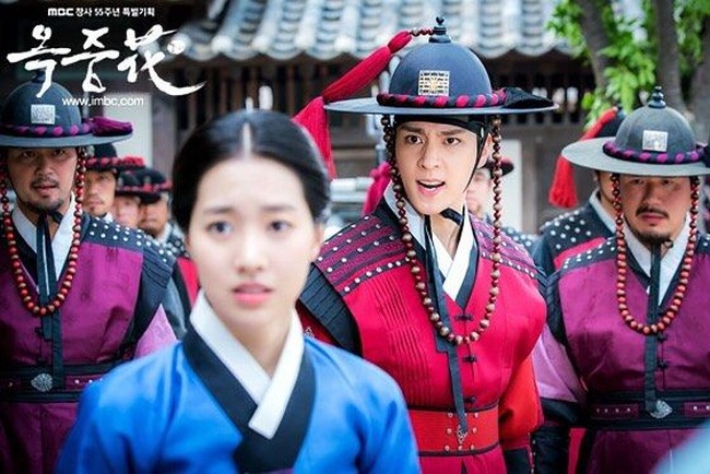 Ini tampilan saat berperan dalam drama kolosal. Wajahnya terlihat masih tampan meski sedang berakting marah. Foto: Instagram Choi Tae Joon