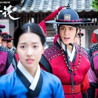 Ini tampilan saat berperan dalam drama kolosal. Wajahnya terlihat masih tampan meski sedang berakting marah. Foto: Instagram Choi Tae Joon