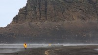 Letusan gunung api terburuk terjadi pada tahun 1967. Ledakan ini mengubur basis penelitian Aguirre Cerda Chili. Sejak saat itu, pulau ini ditinggalkan dan disebut pulau PHP alias pemberi harapan palsu. (Thinsktock)