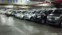Manajer Senior Bursa Mobil Bekas WTC Mangga Dua, Herjanto Kosasih, mengatakan penurunan harga mobil bekas MPV sejuta umat seperti Avanza dan Xenia turun sampai 30 persen. Foto: dok detikOto