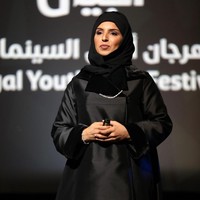 Bedanya, di acara Ajyal Youth Festival itu, Fatma tidak memakai turban, melainkan pashmina panjang simple yang dipakai seperti wanita Arab pada umumnya. Foto: Getty Images