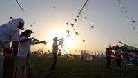 Begini suasana keseruan Festival Layang-layang yang digelar di Doha, Qatar, Selasa (6/3/2018). REUTERS/Ibraheem Al Omari.