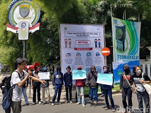 Dianiaya, Warga Gusuran Tamasari Demo ke Balai Kota Bandung