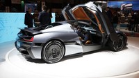 Untuk mencapai 100 km per jam hanya membutuhkan 1,8 detik, 300 km per jam dalam 11,8 detik sebelum menembus kecepatan maksimum 412 km per jam. Foto: Geneva Motor Show