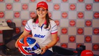 Calderon musim ini juga akan terjun di balapan GP3. Ini adalah musim ketiganya di arena GP3. Foto: Instagram @tatacalde7