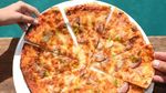 Lihat Kerennya Resto Pizza yang Mengambang di Tengah Lautan Pasifik Ini!