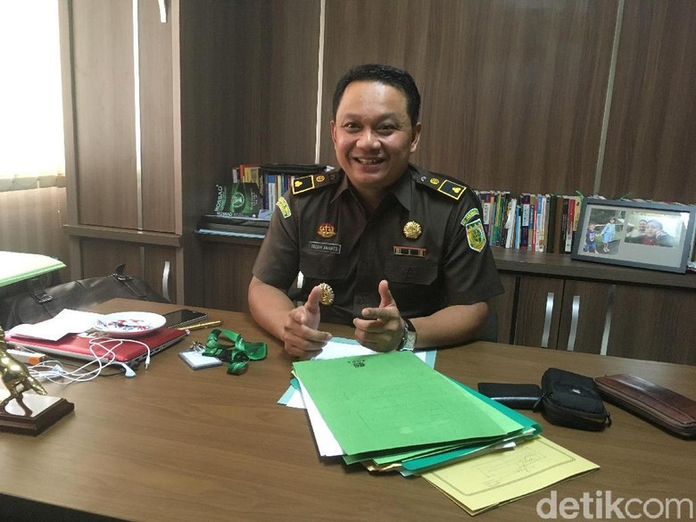 Kejari Jakbar Tetapkan 3 Tersangka Korupsi Alkes RSUD Cengkareng Kejari Jakbar Tetapkan 3 Tersangka Korupsi Alkes RSUD Cengkareng
