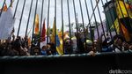 Bakar Ban Bekas Warnai Demo Tolak UU MD3