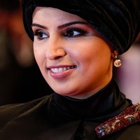 Di acara itu, Fatma juga memakai anting sebagai penyempurna penampilan. Anting berwarna emas sepertinya jadi jalan pintas bagi Fatma Al Remaihi untuk terlihat lebih glamor. Foto: Getty Images