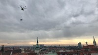Rumah ini terbuat dari fiberglass dengan kerangka aluminium. Bobotnya ringan dan bisa dipindah-pindah menggunakan helikopter. (The Ecocapsule)