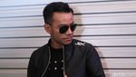 Penampilan Judika dengan Kacamata Hitam