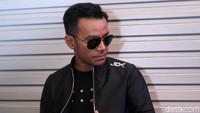 Pose Judika saat di depan kamera. Foto: Ismail/detikHOT
