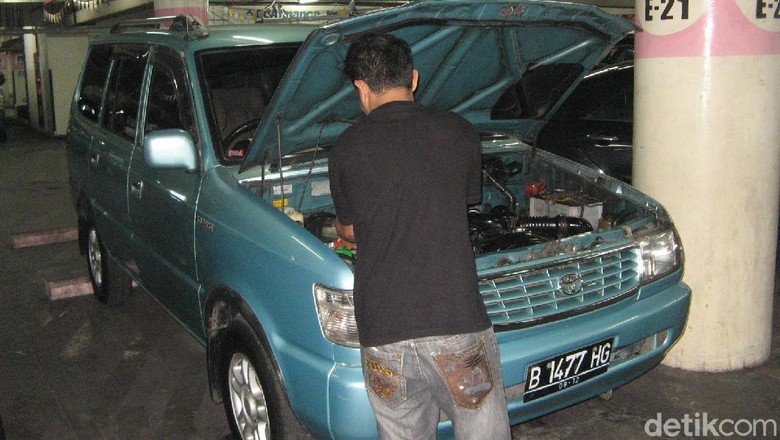  Mobil  Kijang Jadul Jawaranya di Karawang