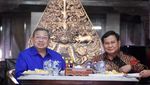 Suka Sate dan Nasi Kuning, Ini Momen Asyik Prabowo Subianto Nikmati Makanan