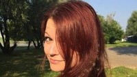 Yulia Skripal yang berusia 33 tahun ditemukan tak sadarkan diri bersama ayahnya, Sergei (66), di sebuah bangku di pusat perbelanjaan di Salisbury, Inggris, pada Minggu (4/3) waktu setempat. Foto: Facebook/Yulia Skripal