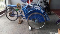 Selain itu, becak listrik ini diklaim bisa mengangkat beban maksimal 250 kg. Waktu pengisian dayanya hanya 3 jam. Sekali mengisi daya bisa menempuh jarak 40 kilometer Rem cakram hidrolik. Foto: Istimewa