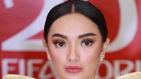 Tak seperti biasanya, jarang sekali terlihat senyum dari pedangdut berusia 27 tahun itu. Pool/Ismail/detikFoto.