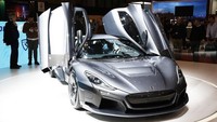 Rimac tergolong revolusioner karena saat mendirikan perusahaan Rimac Automobili tahun 2009 lalu dia malah memilih mengembangkan mobil listrik yang bisa berlari cepat. Foto: Geneva Motor Show