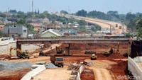 Pembangunan Tol Desari Seksi I terus berlanjut meski sempat tersendat karena girder ambruk.