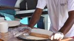 Lihat Kerennya Resto Pizza yang Mengambang di Tengah Lautan Pasifik Ini!