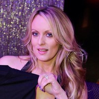 Sebelumnya wanita itu mengaku pernah didekati pria tidak dikenal ketika sedang bersama putrinya di sebuah parkiran. Ia juga mengatakan mendapat berbagai ancaman setelah mengungkap hubungannya dengan Trump dalam sebuah wawancara.Foto: REUTERS/Eduardo Munoz